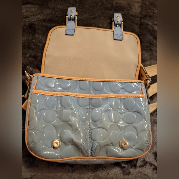 Coach patent Leather Quilted Blue and Tan Crossbody Bag In Good Shape! - Picture 3 of 11